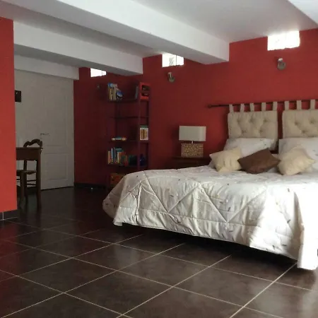 Clôt De Félines Chambre Spacieuse Maison d'hôtes Entrevaux