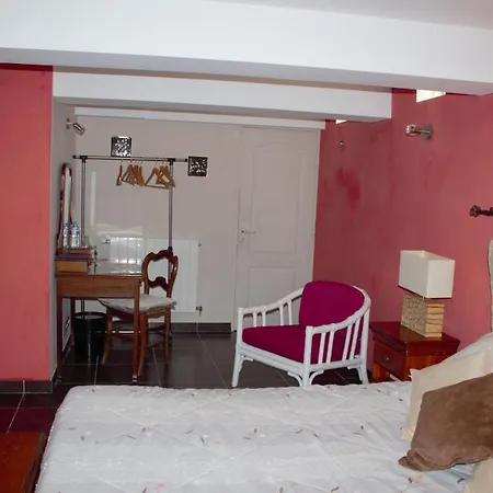 Pensjonat Clot De Felines Chambre Spacieuse